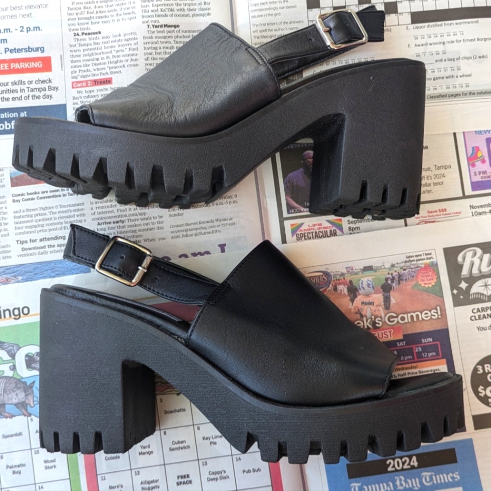 Steve Madden Y2K Chunky Heel Buckle Strap Platform